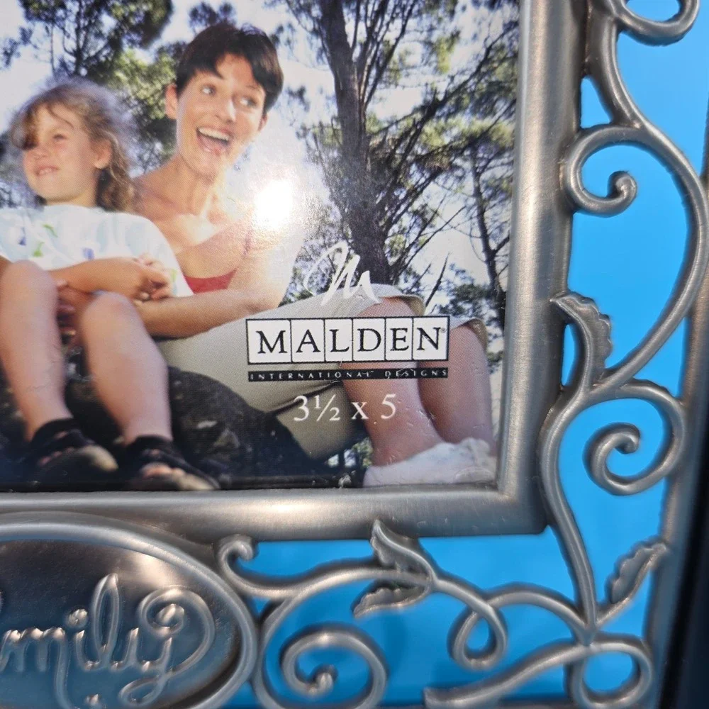 Malden‎ Family Picture Frame Silver Filigree Black Border 3.5x5 Tabletop Display